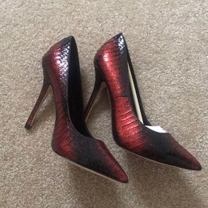 Dark red/black pumps